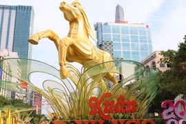 Lộ diện linh vật ngựa ở Đường hoa Nguyễn Huệ Tết Bính Ngọ trước giờ G