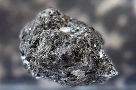 Mở niêm phong sau nửa thế kỷ, mẫu vật từ tàu NASA gây sốc