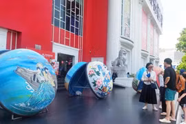 Thúng chai lên phố