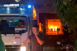 Cháy showroom ôtô ở TP.HCM, nhiều tài sản bị thiêu rụi