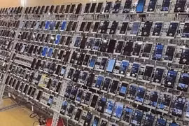 Quy mô khủng khiếp của 'trang trại điện thoại' dưới tay 'ông trùm' Chen Zhi