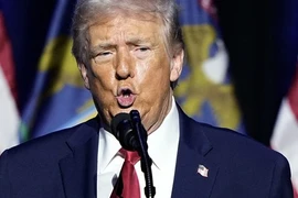 Ông Donald Trump quyết định dừng tấn công Iran đúng phút chót?