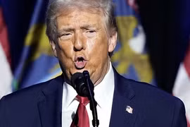 Ông Donald Trump quyết định dừng tấn công Iran đúng phút chót?