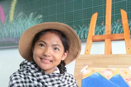 Cô bé có đôi mắt 'âm dương' kỳ lạ ở Tây Nguyên