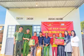 Công an xã vùng cao đồng hành cùng người dân khó khăn