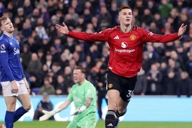 Benjamin Sesko sắm vai siêu dự bị, Man United nối dài mạch bất bại