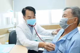 Đưa dịch vụ y tế đến gần dân