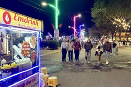 Hào hứng trải nghiệm “Phố đêm Chợ Nhỏ”