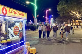 Hào hứng trải nghiệm “Phố đêm Chợ Nhỏ”