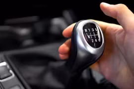 Ô tô số sàn giảm mạnh, báo hiệu 'ngày tàn' sắp đến