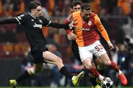 Galatasaray thắng trận cầu 7 bàn, 'Bà đầm già' thua tan tác tại Istanbul