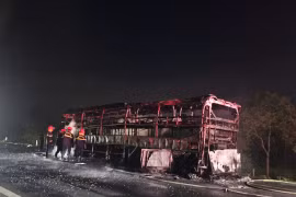 Đắk Lắk: Xe khách giường nằm bị cháy rụi trên đường tránh phía Đông