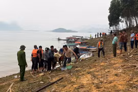 Thủ tướng chỉ đạo khắc phục hậu quả vụ tai nạn giao thông đường thủy đặc biệt nghiêm trọng trên hồ Thác Bà, Lào Cai