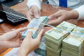 Nhận thưởng Tết Bính Ngọ 2026 bằng vàng, voucher phải nộp thuế ra sao?