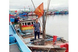Ngư dân tự làm thuyền chữa cháy