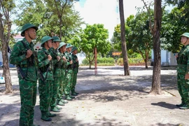 Mùa Xuân theo chân người lính gác biên