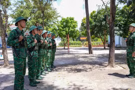 Mùa Xuân theo chân người lính gác biên