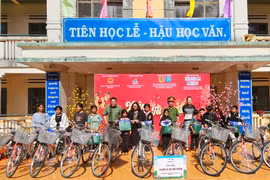 Sắc xuân yêu thương, vui tươi nơi vùng khó