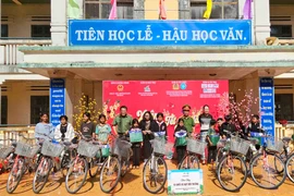 Sắc xuân yêu thương, vui tươi nơi vùng khó