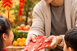 Lì xì đầu năm: Niềm vui tinh thần có lợi cho sức khỏe