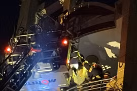 Cháy nhà 6 tầng ở trung tâm TPHCM, cứu được 5 người