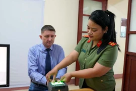 Tạo môi trường thuận lợi cho người nước ngoài