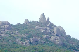 Chuyện 'người đàn bà hóa đá' trên dãy núi Bà ở biển Gia Lai