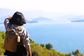 Lữ khách bâng khuâng trên cung đường khác lạ đi Đà Lạt