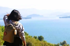 Lữ khách bâng khuâng trên cung đường khác lạ đi Đà Lạt