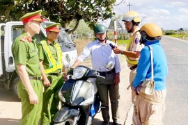 Chuyển biến tích cực trong chấp hành pháp luật về giao thông