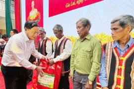 Già làng, người có uy tín góp sức giữ bình yên biên giới