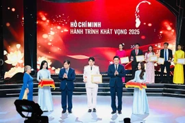 “Chủ nhật về làng” - Gần dân để giữ thôn, làng bình yên