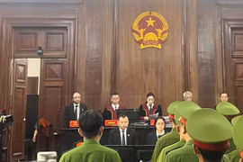 Tuyên án 100 bị cáo làm giả phiếu kiểm nghiệm kẹo Kera, sữa Hiup