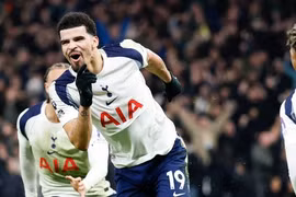 Solanke ghi siêu phẩm kiểu 'bò cạp', Tottenham cầm chân kình địch Man City