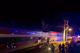 Tây Ban Nha: Va chạm tàu tốc độ cao, 21 người thiệt mạng