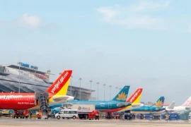 Giá xăng máy bay tăng gấp 3 lần, giá vé máy bay sẽ tăng bao nhiêu?