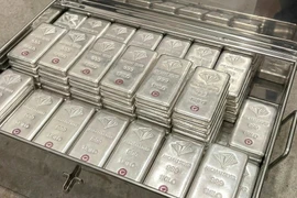 Mỗi kg bạc đắt thêm gần 10 triệu chỉ trong 3 ngày