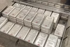 Mỗi kg bạc đắt thêm gần 10 triệu chỉ trong 3 ngày
