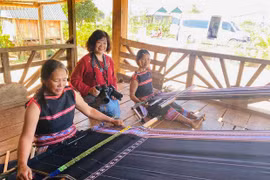 Gia Lai: Chung tay gìn giữ nghề dệt thổ cẩm