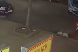 Vụ ô tô lao như tên bắn tông loạt phương tiện ở Hà Nội: Một phụ nữ tử vong