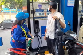 Giá xăng dầu đồng loạt tăng, RON 95 lên gần 19.000 đồng/lít