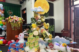 Giữ hồn Trung Thu qua những tác phẩm hoa quả đặc sắc