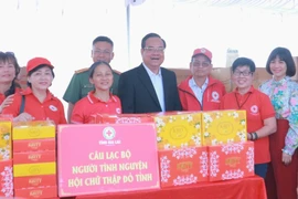 Trao 1.400 suất quà “Tết nhân ái” cho người dân bị thiệt hại do bão lũ và có hoàn cảnh khó khăn tại xã Đề Gi.