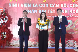 Cao Su Mang Yang tuyên dương, khen thưởng 88 sinh viên là con cán bộ, công nhân viên, người lao động.