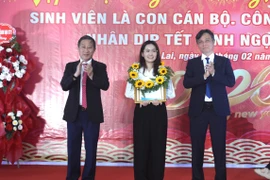 Cao Su Mang Yang tuyên dương, khen thưởng 88 sinh viên là con cán bộ, công nhân viên, người lao động.