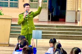 Trường Tiểu học và THCS Lê Văn Tám tuyên truyền an toàn giao thông, an ninh học đường