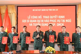 Công bố, trao quyết định tuyển dụng, gọi sĩ quan dự bị vào phục vụ tại ngũ đối với Ban CHQS cấp xã.