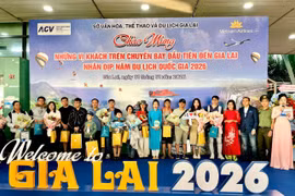 Đón đoàn khách du lịch đầu tiên đến Gia Lai bằng đường hàng không