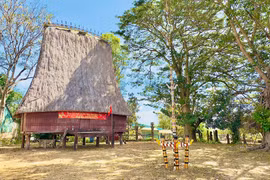 Đầu xuân về thăm làng văn hóa - du lịch Ơp.