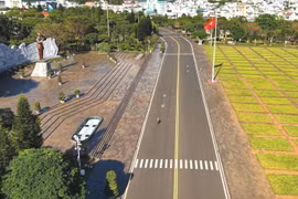 Pleiku mở thông toàn thời gian tuyến đường qua Quảng trường Đại Đoàn Kết